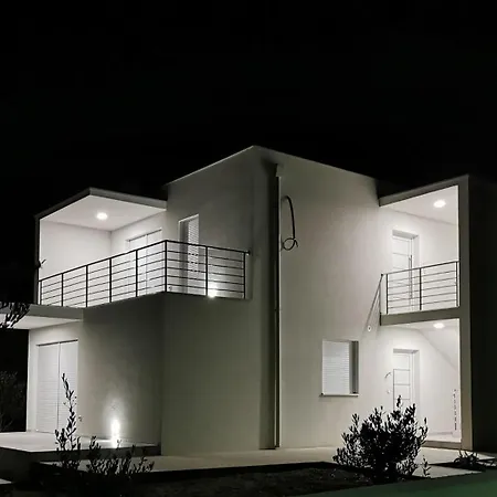 Apartment Aurora Vrsi-mulo *